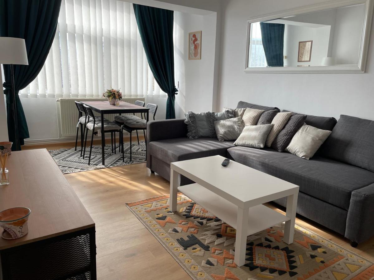 Apartament Cina Husi Exterior photo