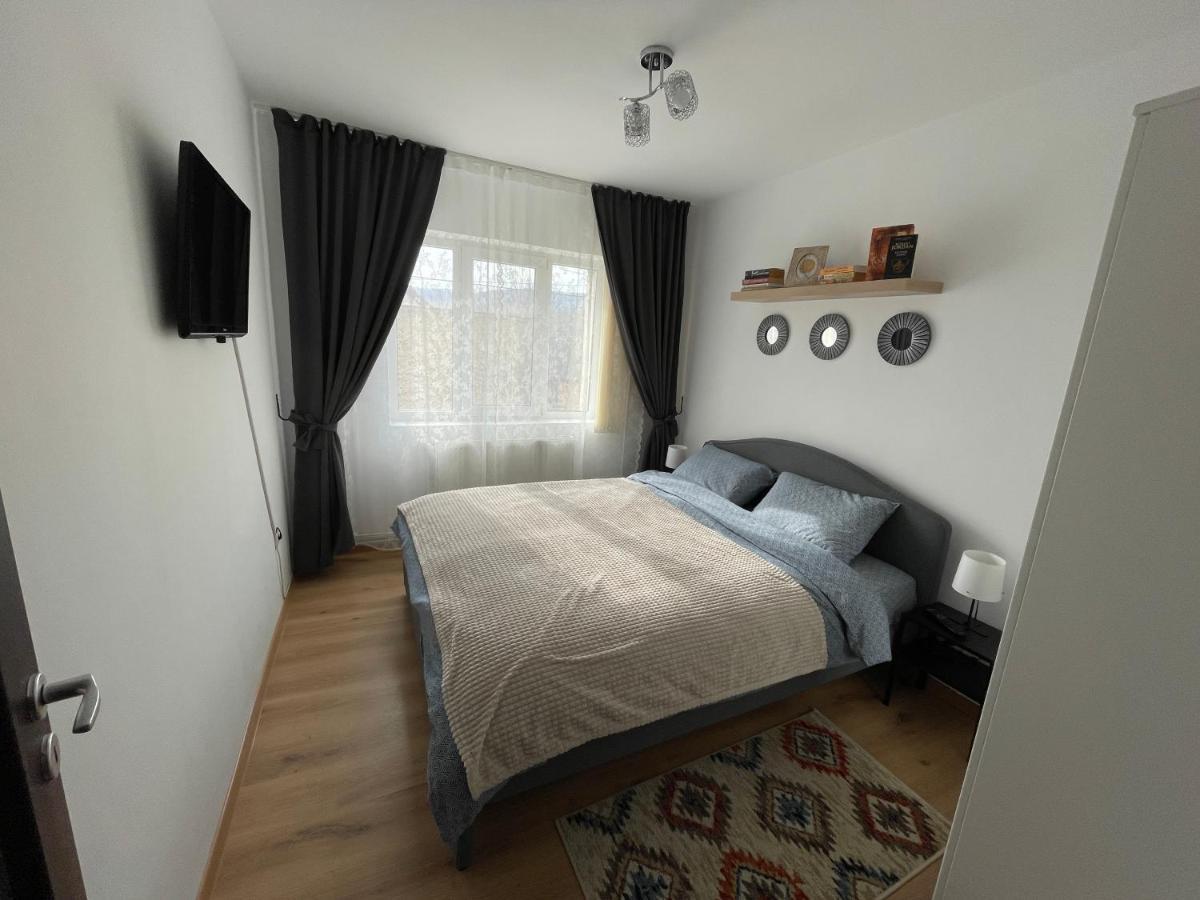 Apartament Cina Husi Exterior photo