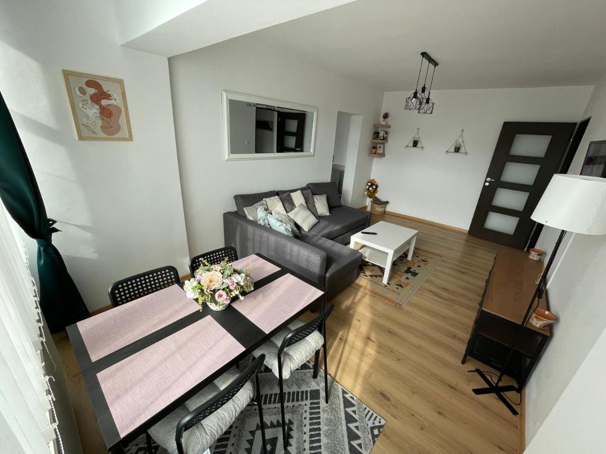 Apartament Cina Husi Exterior photo