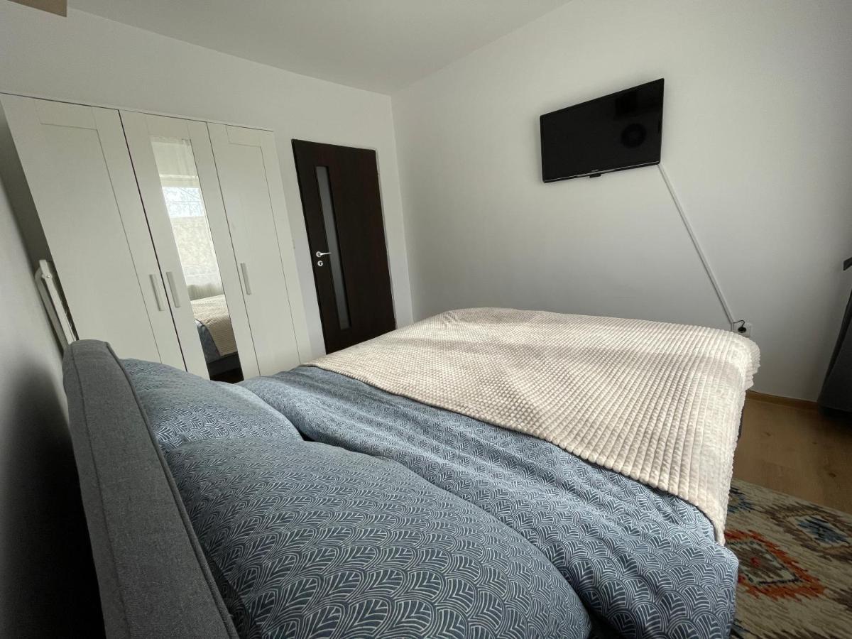 Apartament Cina Husi Exterior photo