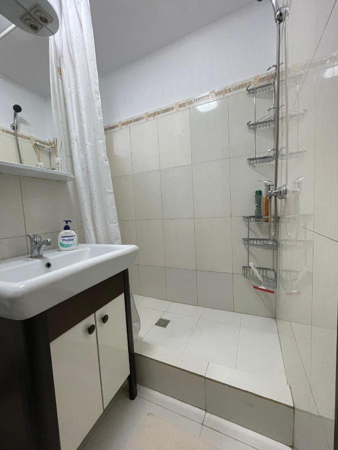 Apartament Cina Husi Exterior photo