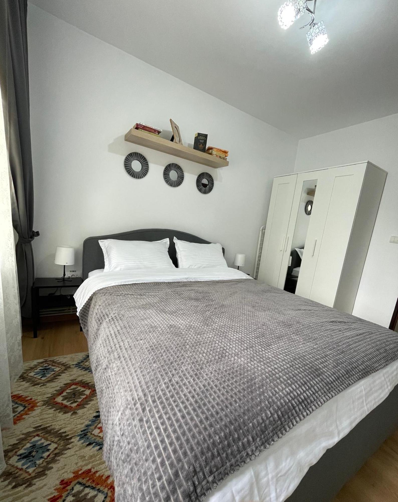 Apartament Cina Husi Exterior photo